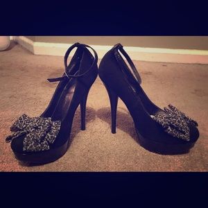 Black velour Pumps